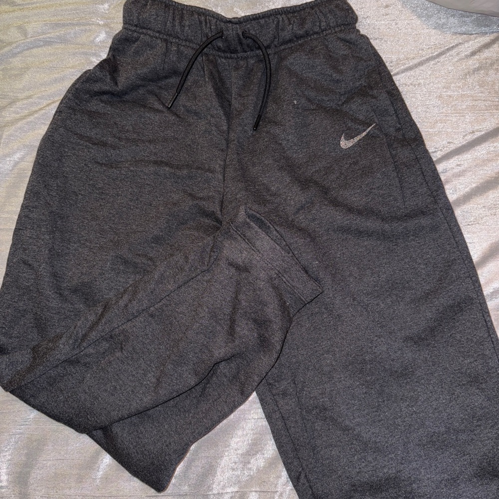 Nike heathered Gray crop Sweatpants